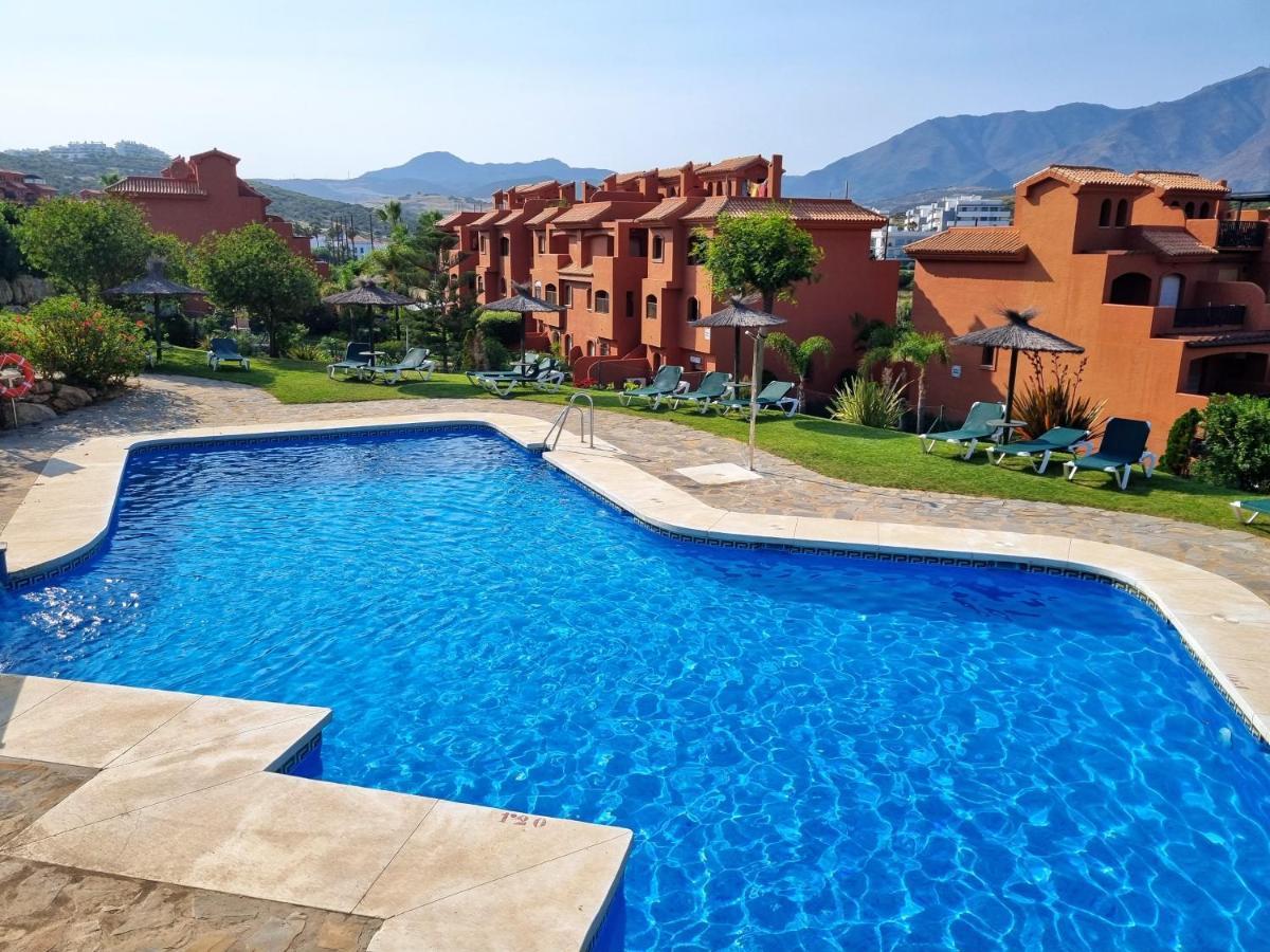 Sea View Penthouse Apartment With Hot Tub - Casa Bella Vista, Buenas Noches , Estepona Exterior photo