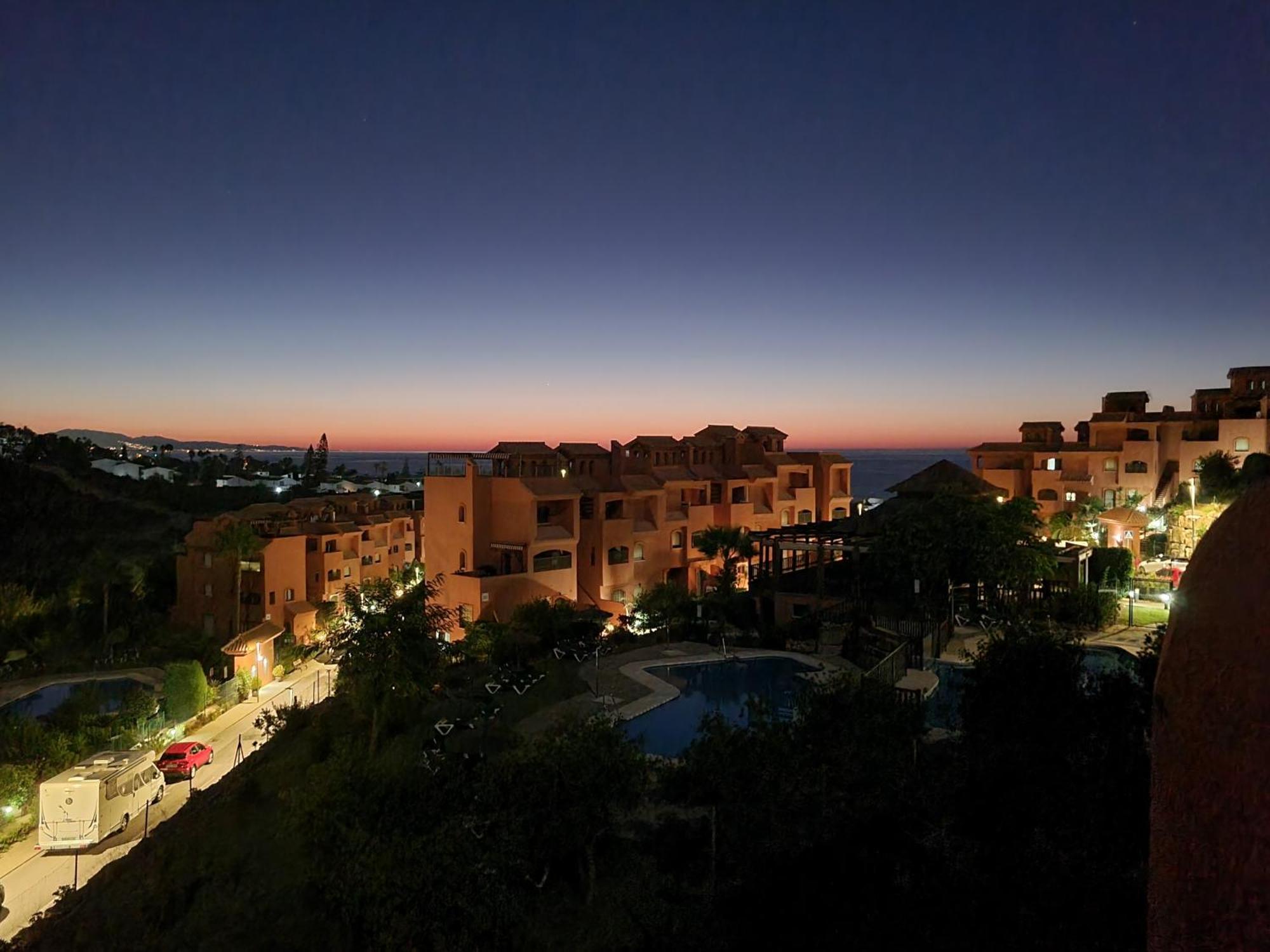 Sea View Penthouse Apartment With Hot Tub - Casa Bella Vista, Buenas Noches , Estepona Exterior photo