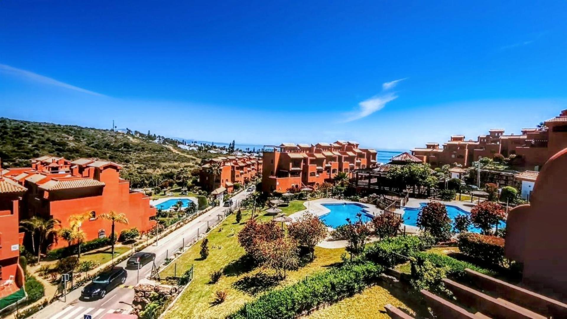 Sea View Penthouse Apartment With Hot Tub - Casa Bella Vista, Buenas Noches , Estepona Exterior photo